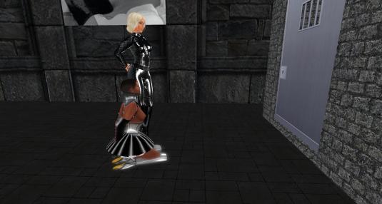 20130917 Diomita hides Flo in a secure cell_001