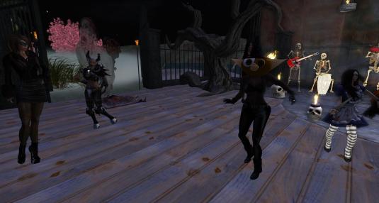 Nirvana, Sarah, Argi and Fae at Halloween