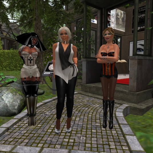 Feb 25th: Diomita with slave Flo and Angelique at the Infocenter / holodesk of "The Garden Conservatory and Spa"