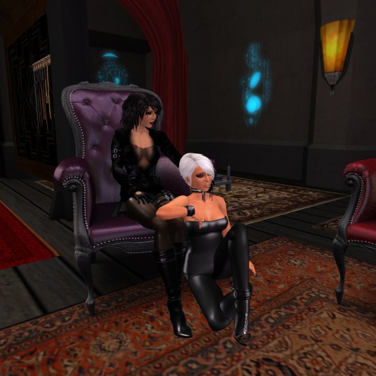 March 8th: Mistress Jenny chilling with Diomita at club DeLust