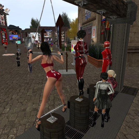 April 7th at Lochme: The rear view - from right to left: slave Flo, Diomita, Jenny, sklavin Gebby and Euro bondage slut Poison