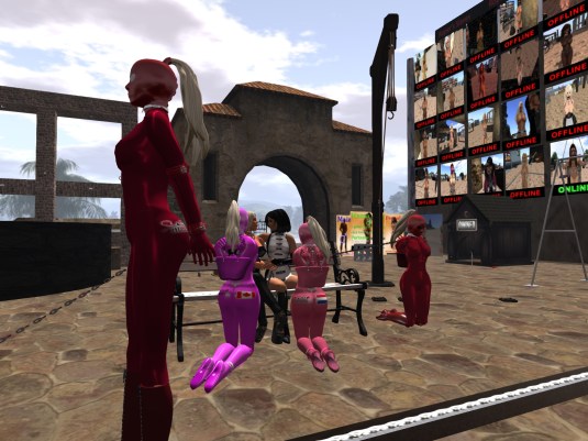 June 8th: Walking the slaves at Ropers Playground (3) - an extra round for slave cecy