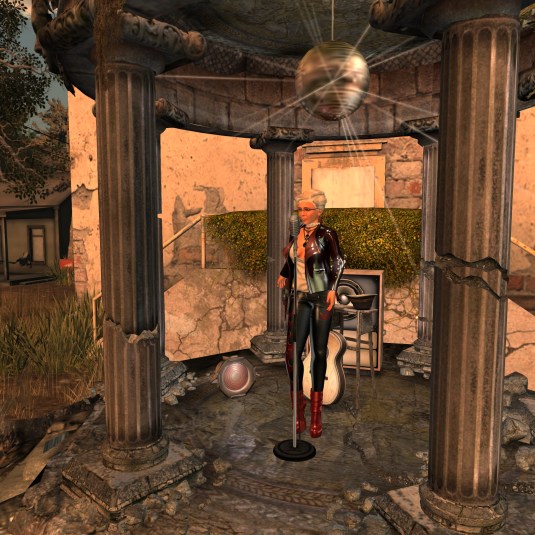 August 15th: A second visit to BarDeco - Diomita singing (good that you can't hear me!)