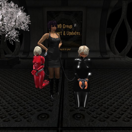 October, 3rd: Mistress Jenny exposing Kitty and Diomita at MD.